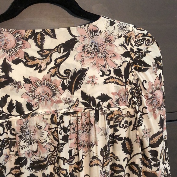 💐🌹🌷Muted/distressed floral LOFT blouse size XS - Picture 9 of 15